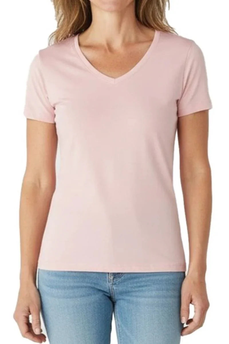 Woman wearing shell pink short sleeve V-neck T-shirt with blue jeans on white background